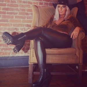 Meet your Posher, Destry